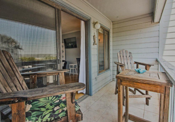 Hotel Breezy Tybee Island Condo - 100 Yards from Beach!