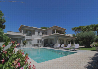 Hotel Charming Exceptional Golf Villa in Algarve