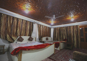 Hotel Gulab Resort