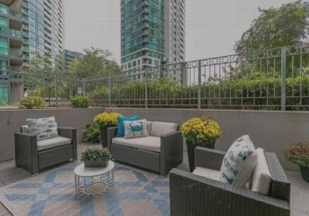 Hotel Luxury Suite with Private Patio in Downtown Toronto