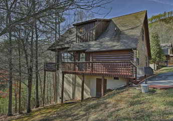 Hotel Sevierville Cabin with Hot Tub, Views and Pool Access!