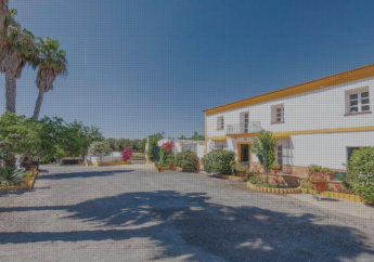 Hotel Six-Bedroom Holiday Home in Huelva