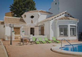 Hotel Villa in center Fuengirola with pool and close beach